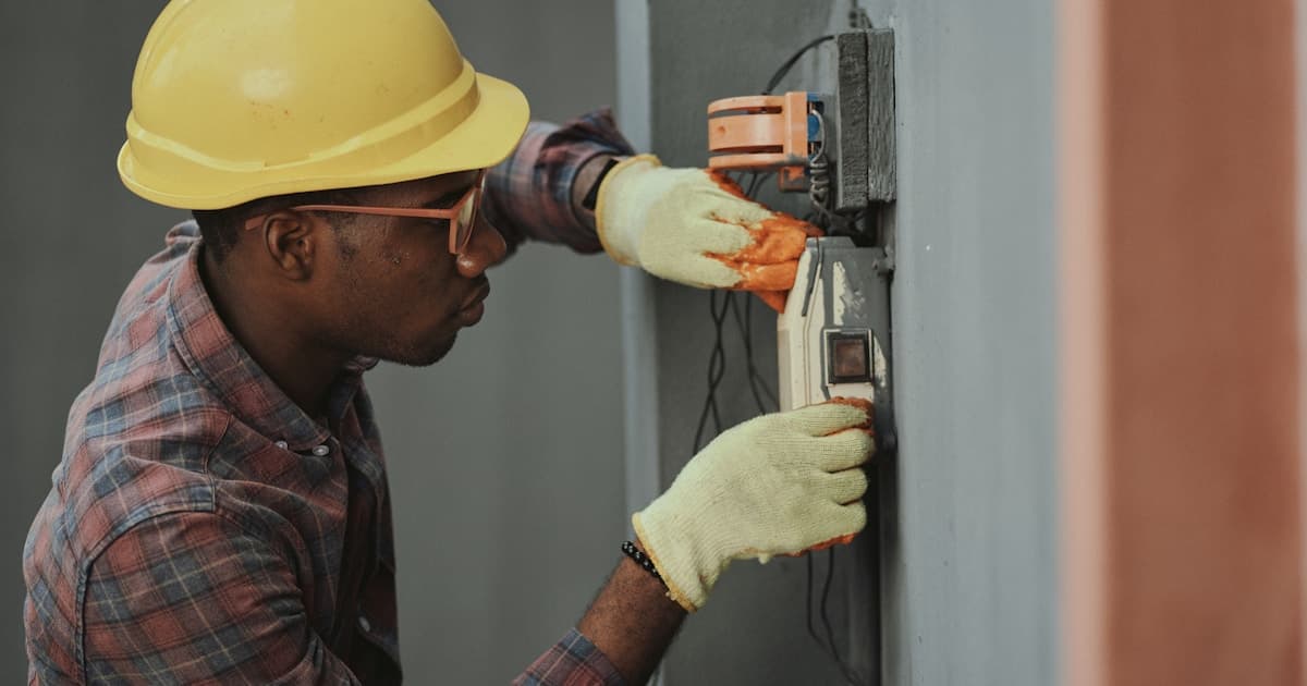 How Plumbers and Electricians Can Answer Every Call While On the Tools
